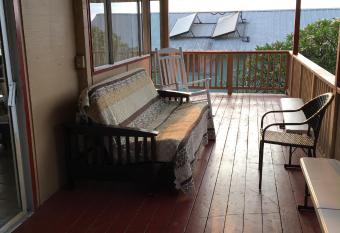 Ohana Hale has Balcony rooms