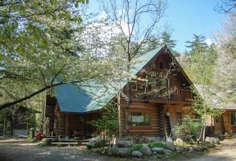Canadian Loghouse Inn AzuminoYujin has Balcony rooms