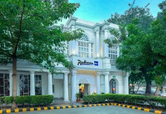 Radisson Blu Marina Hotel Connaught Place has Smoking/Balcony rooms