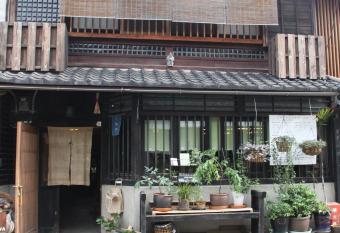 Gallery Nozawa Inn has Balcony rooms