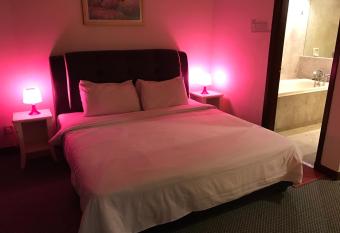 Apartment Times Square With Infinity Pool has rooms with a private hot tub