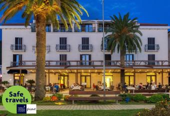 Hotel Pine has Balcony rooms