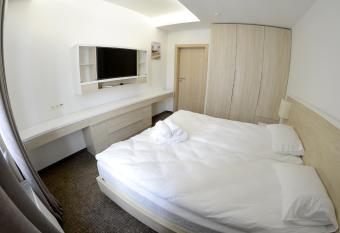 Apartment OneClickRent 2 SmartHouse allows 18 year olds to book a room