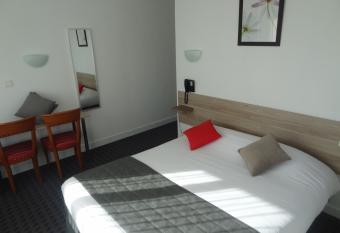 Les Ambassadeurs allows 18 year olds to book a room