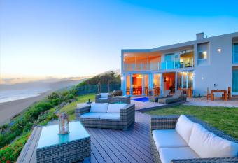 Dune Villa Wilderness allows 18 year olds to book a room