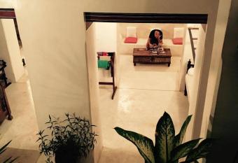 Andavelo House has Balcony rooms