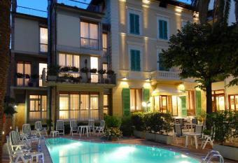 Hotel Reale has Balcony rooms