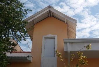 J  ias Preciosas- Kitnet Mobiliado allows 18 year olds to book a room