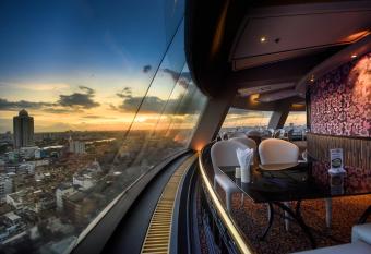 Grand China Bangkok has rooms with a private hot tub