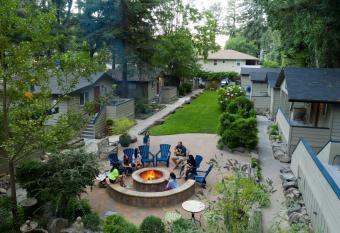 Cottages on River Road has Balcony rooms