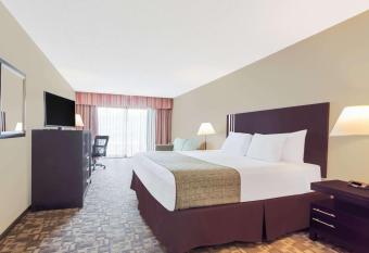 Days Inn by Wyndham Bellingham allows 18 year olds to book a room