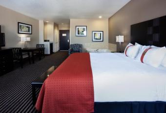 Holiday Inn San Antonio N - Stone Oak Area By IHG has rooms with a private hot tub