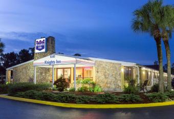 Knights Inn Punta Gorda has Smoking rooms