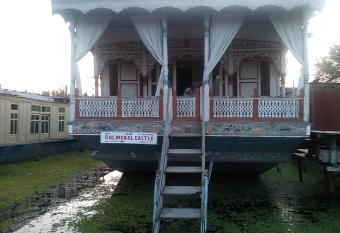 New Balmoral Castle has Balcony rooms