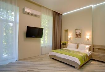 Summit Apart Hotel allows 18 year olds to book a room