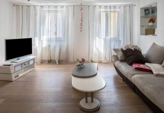 Ferienwohnung Feine Natur allows 18 year olds to book a room