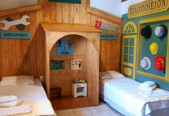 Ninemia Stay and Play has rooms with a private hot tub