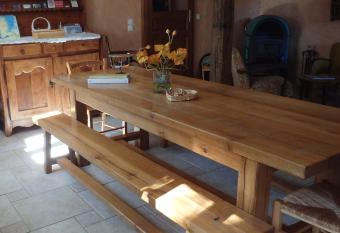 Le Jardin de Norah allows 18 year olds to book a room