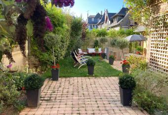 Le Mascaret has Balcony rooms