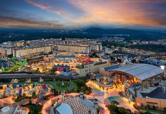 Landing Jeju Shinhwa World Hotel allows 18 year olds to book a room