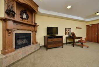 The Cody Hotel has rooms with a private hot tub