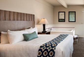 Cambria Landing Inn and Suites has Balcony rooms