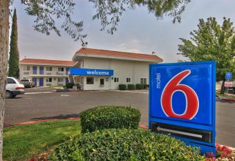 Motel 6 Sacramento North allows 18 year olds to book a room