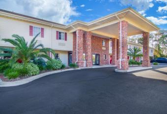 SureStay Hotel by Best Western Brunswick has Smoking rooms