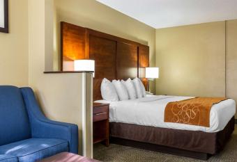 Comfort Suites near I-80 and I-94 has rooms with a private hot tub