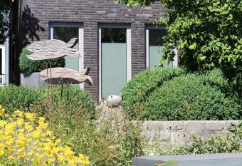 Ferienhaus  allows 18 year olds to book a room