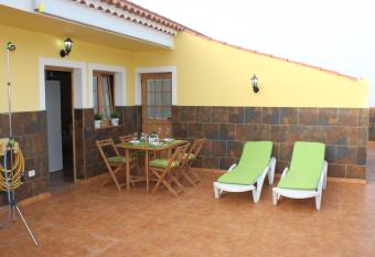 Las Moranas has Balcony rooms