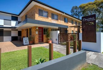 Beachpark Apartments Coffs Harbour has Balcony rooms