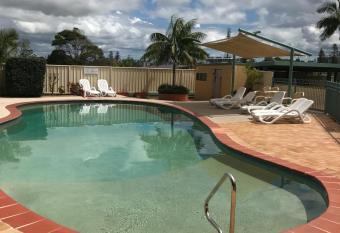 Oxley Cove Holiday Apartment has Balcony rooms