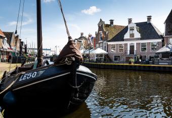 Bed & Breakfast Easy to Sleep allows 18 year olds to book a room