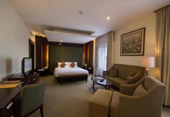 Hotel Santika Cirebon has rooms with a private hot tub