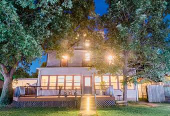 The Wolf Manor has Balcony rooms