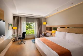 Holiday Inn Agra MG Road an IHG Hotel allows 18 year olds to book a room