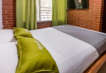 HOTEL HOSPEDAJE CANEY  allows 18 year olds to book a room