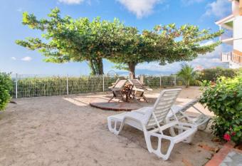 Villa bougainvillier allows 18 year olds to book a room