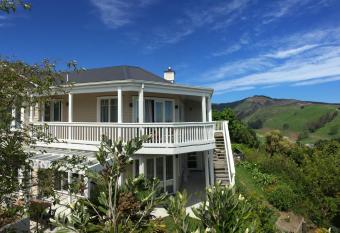 Cashmere Hills B&B has Balcony rooms