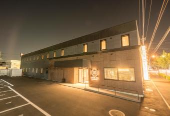 Hotel R9 Sano Fujioka allows 18 year olds to book a room