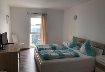 Stundenhotel Krieger allows 18 year olds to book a room