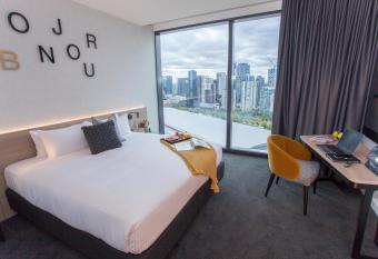 Novotel Melbourne South Wharf allows 18 year olds to book a room