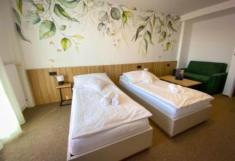 STEELHOUSE Hotel allows 18 year olds to book a room