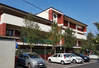 Alice 12 Flat - Apartment allows 18 year olds to book a room