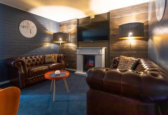 Golden Circle Suites allows 18 year olds to book a room