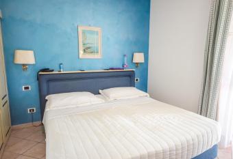 Hotel Kursaal has rooms with a private hot tub