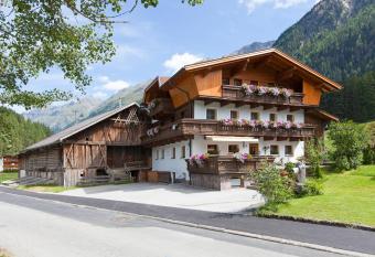 Landhaus Gr  ner has Balcony rooms