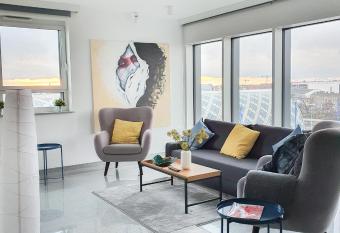 Capital Apartments - Towarowa allows 18 year olds to book a room