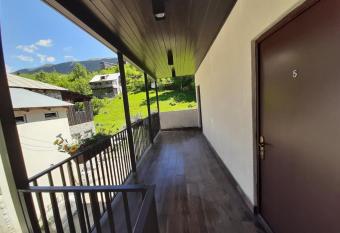 Guesthouse of Manoni Ratiani has Balcony rooms